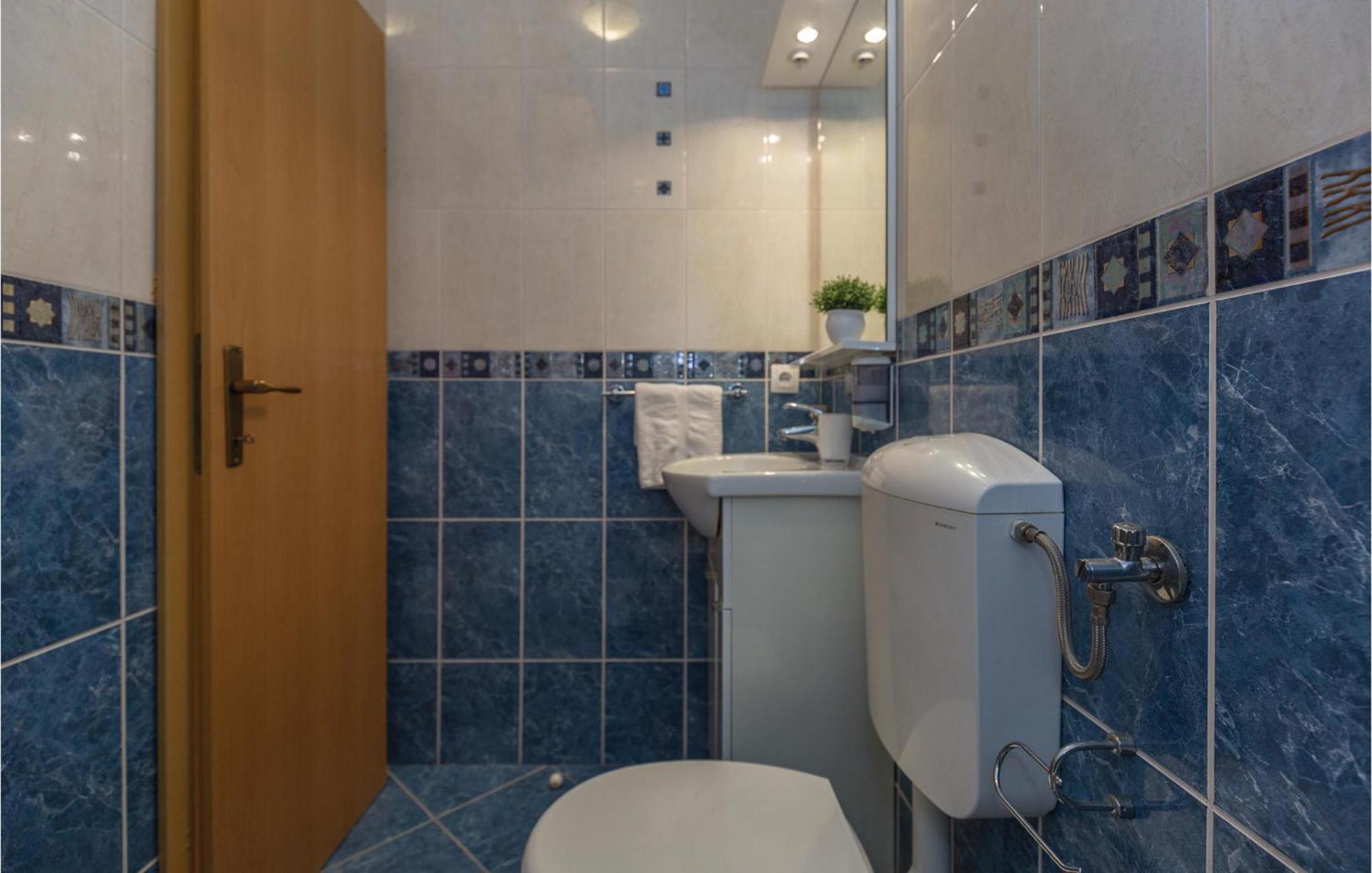 1 Bedroom Stunning Apartment In Makarska Luaran gambar