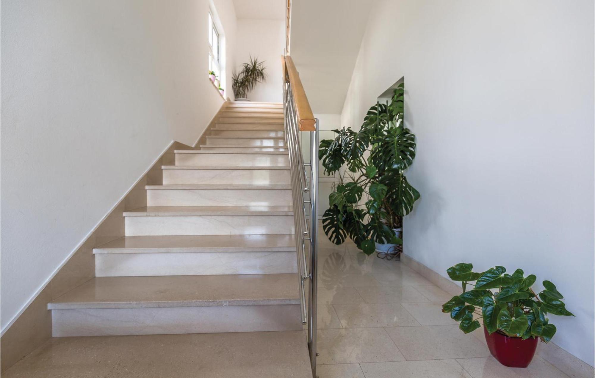 1 Bedroom Stunning Apartment In Makarska Luaran gambar