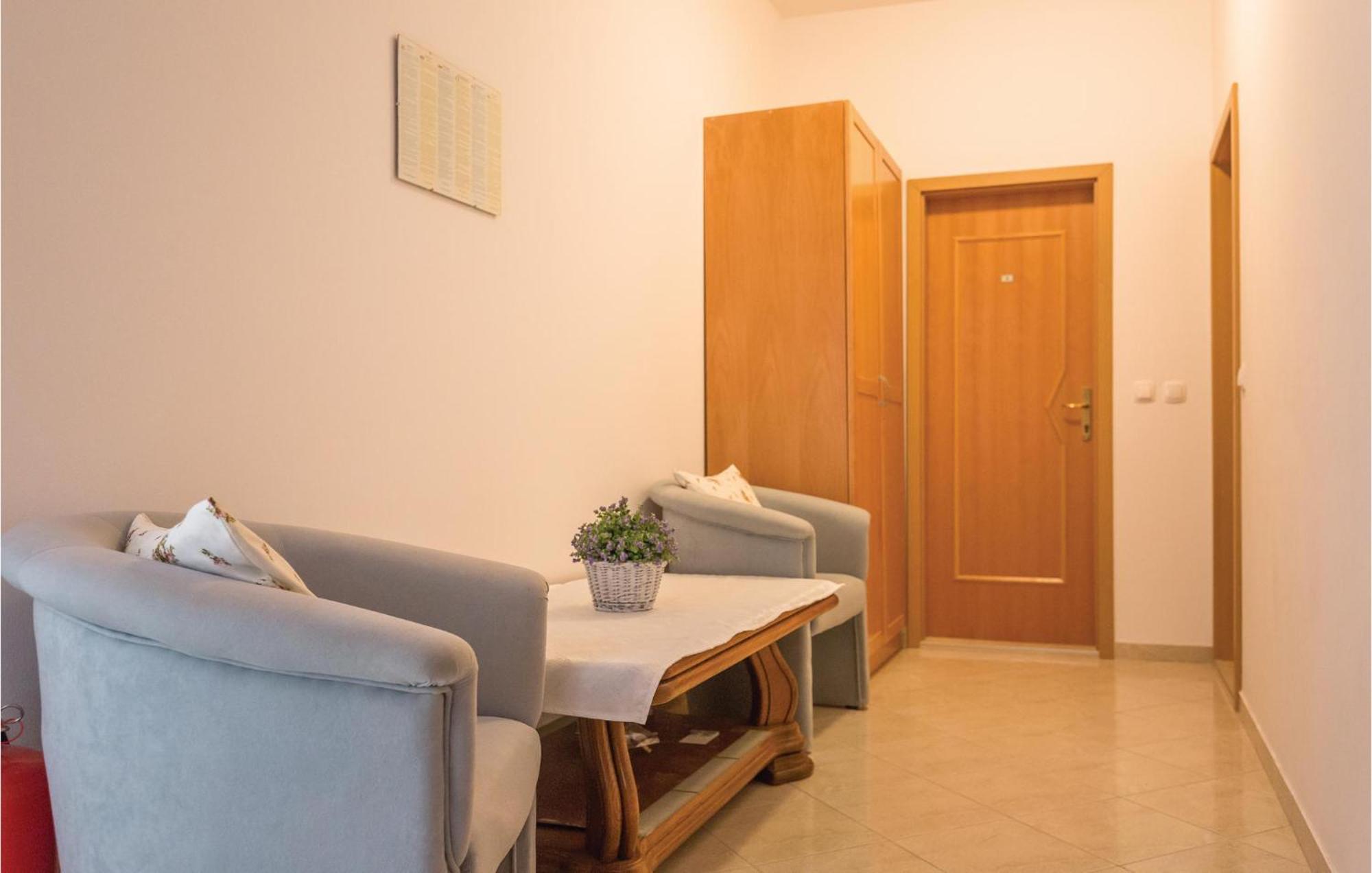 1 Bedroom Stunning Apartment In Makarska Luaran gambar