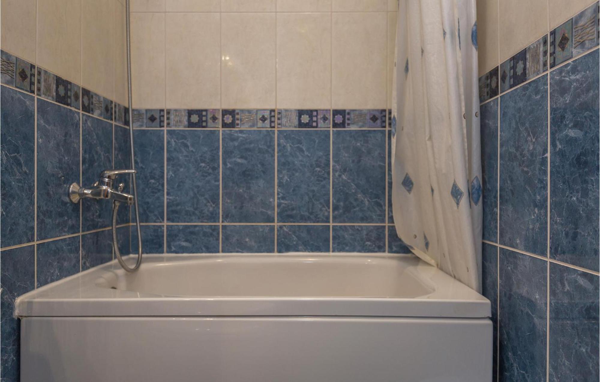 1 Bedroom Stunning Apartment In Makarska Luaran gambar